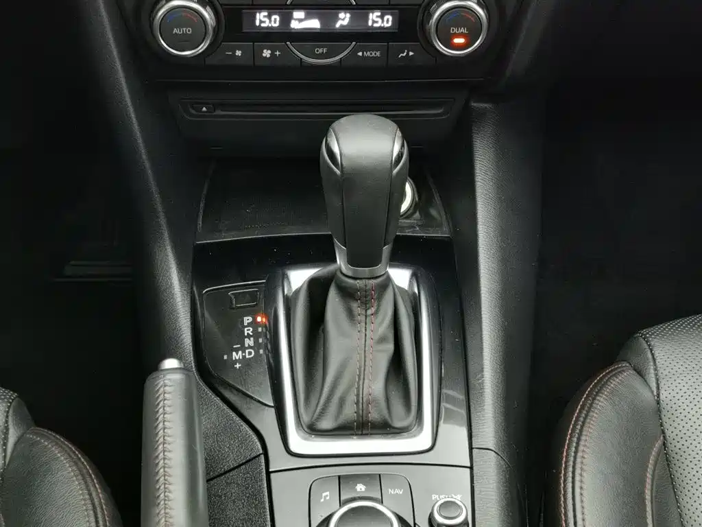 Mazda 3 Axela 2016 — фото 13
