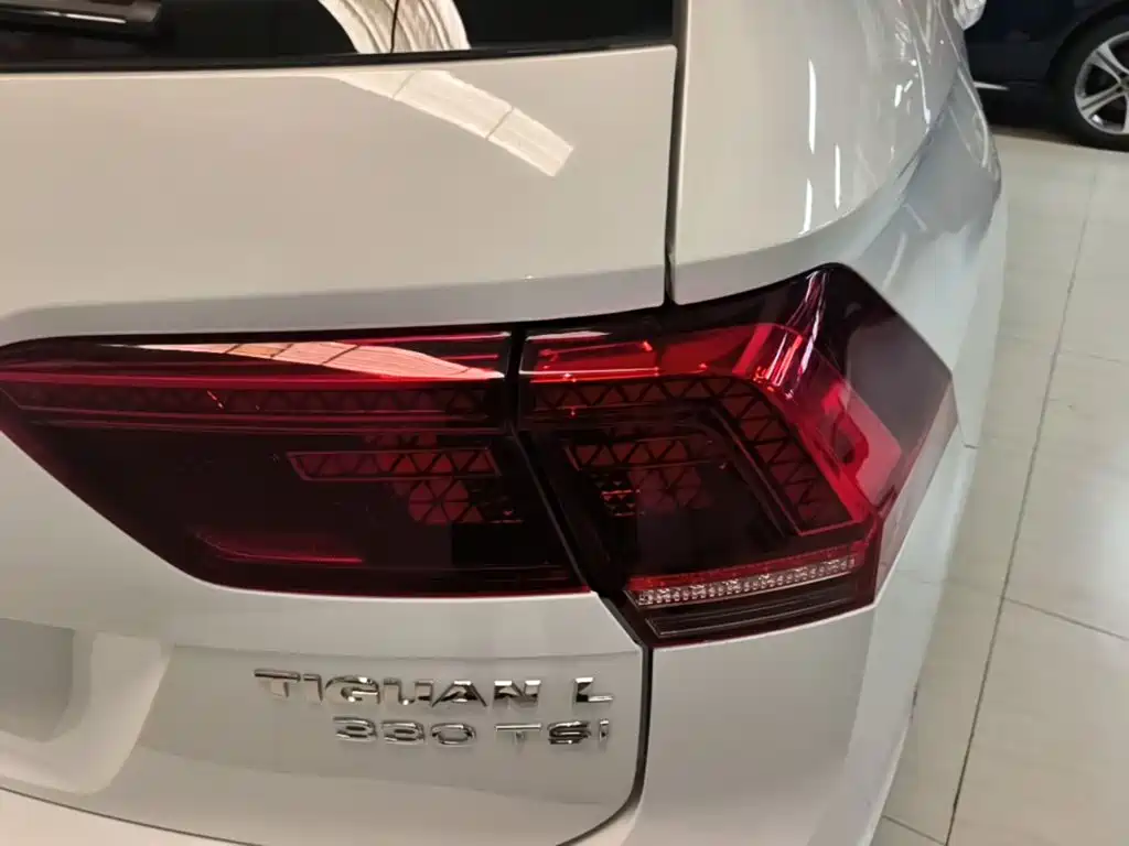 Volkswagen Tiguan L 2017 — фото 8