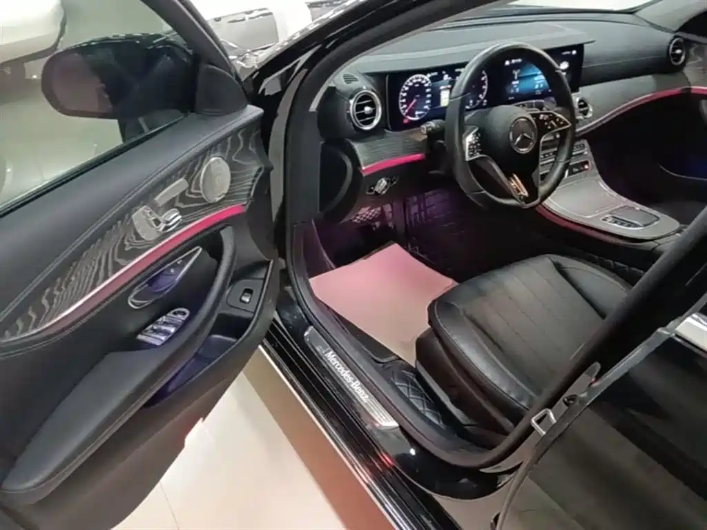 Mercedes-Benz E-Class 2022 — фото 16
