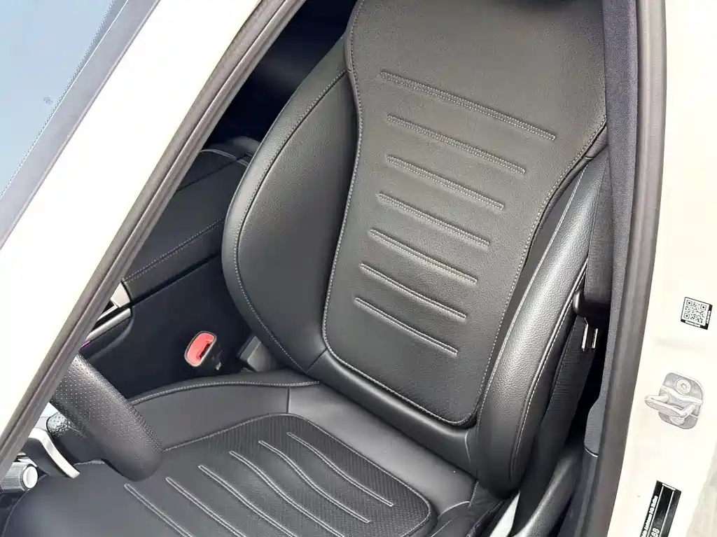 Mercedes-Benz C-Class 2024 — фото 13