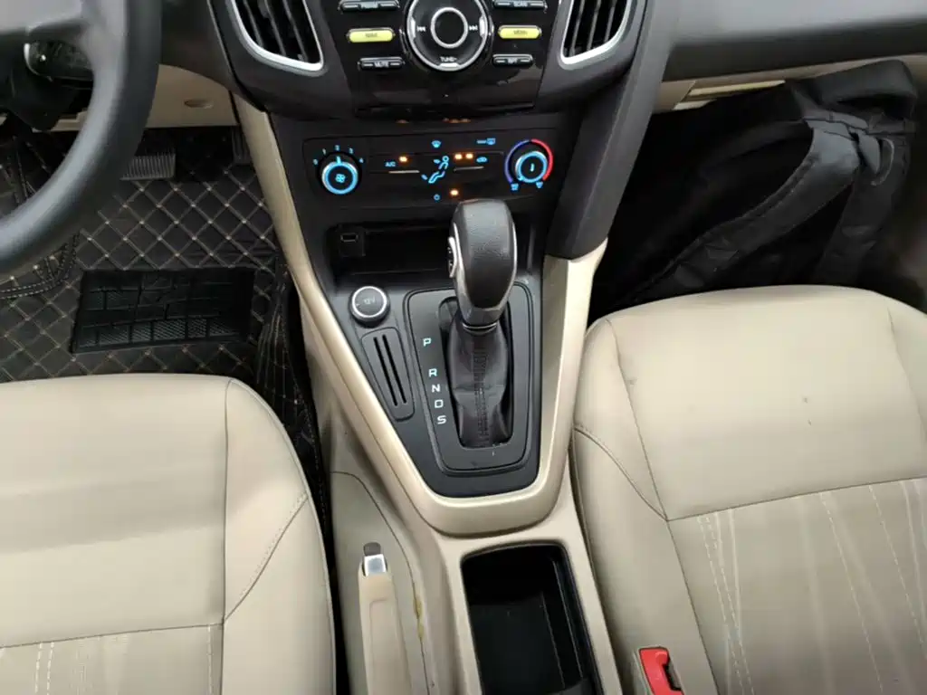 Ford Focus 2018 — фото 14