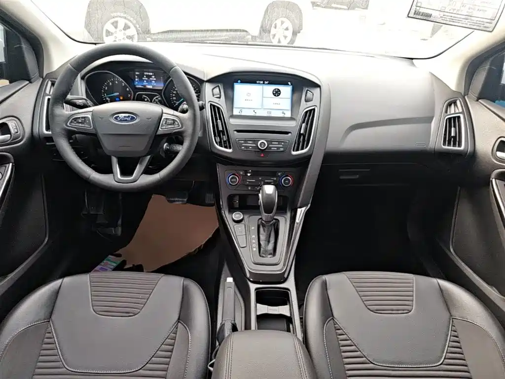 Ford Focus 2019 — фото 10