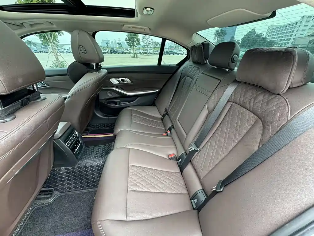 BMW 3 Series 2023 — фото 16