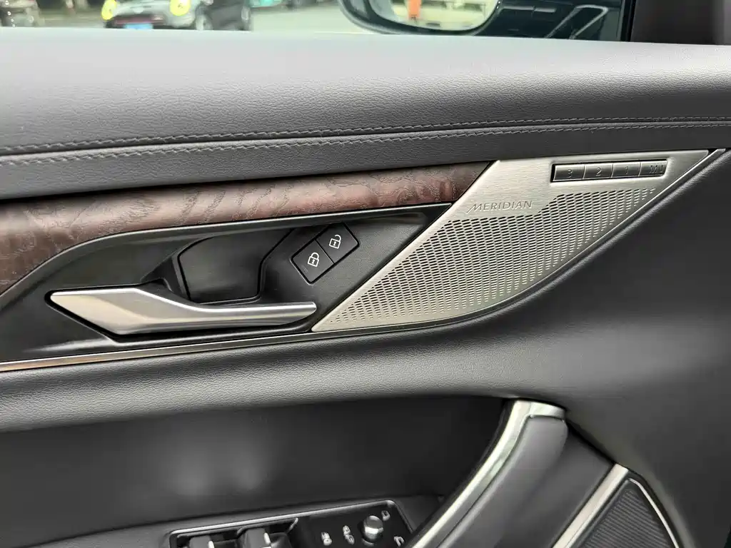 Jaguar XFL 2024 — фото 19