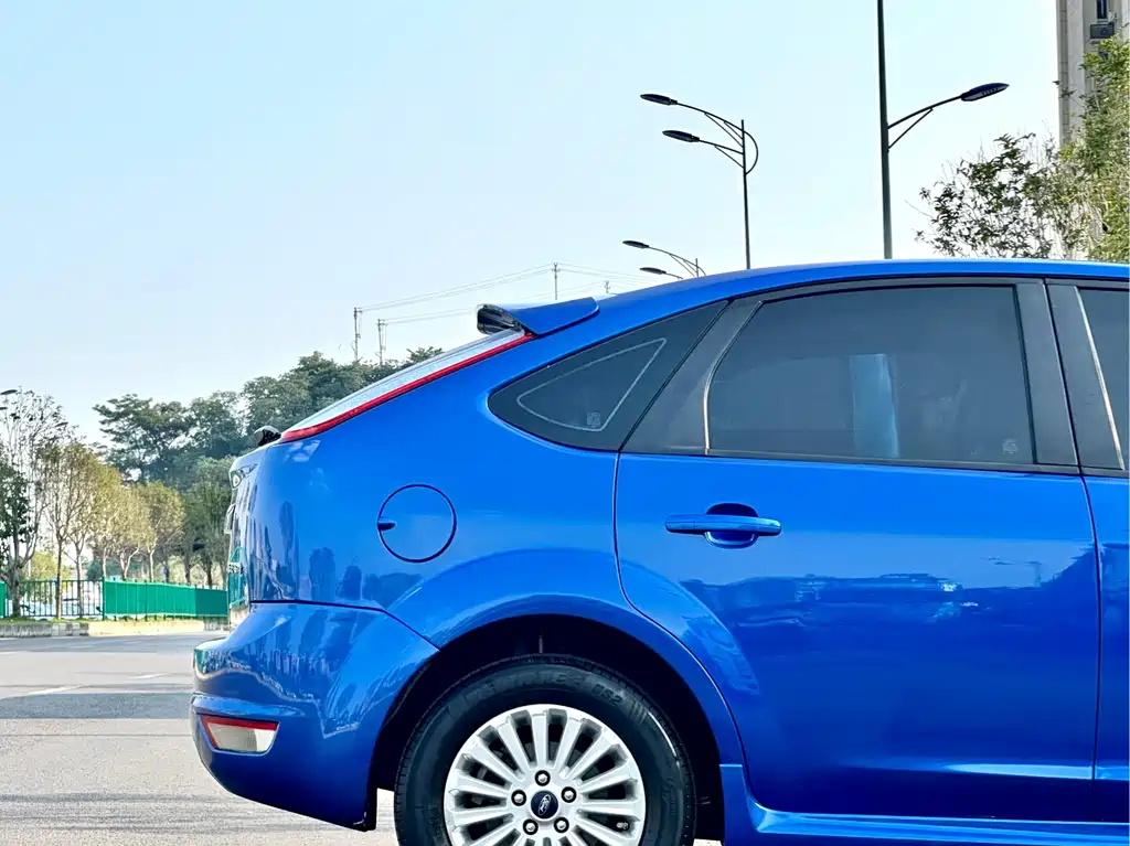 Ford Focus 2014 — фото 11