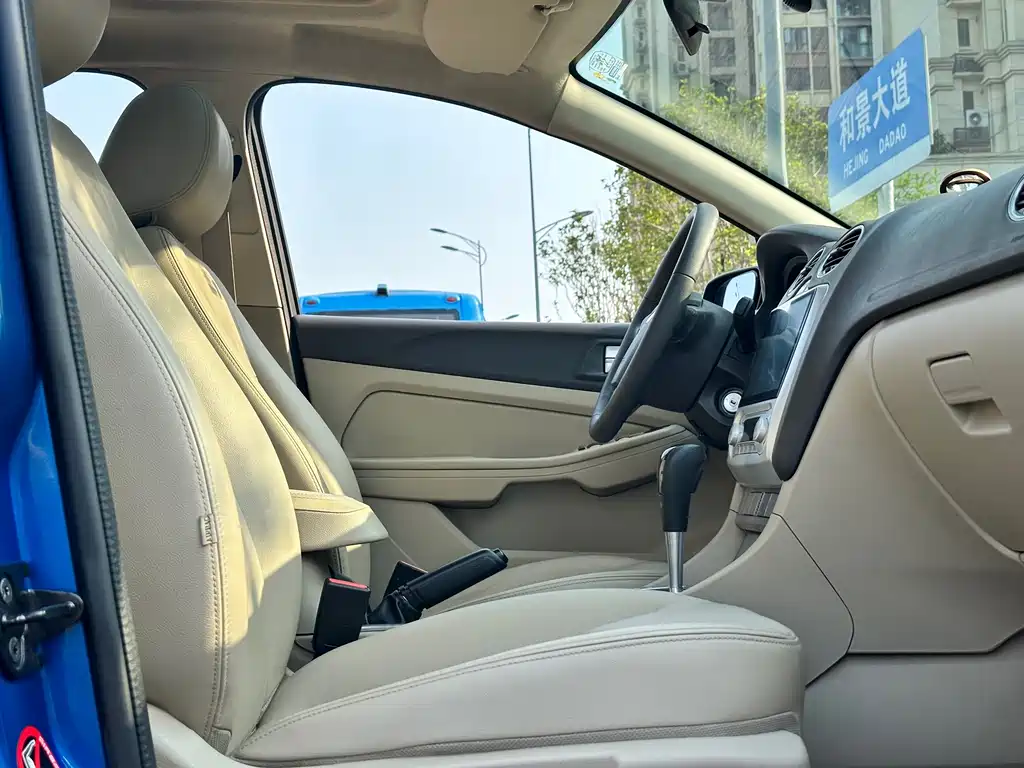 Ford Focus 2014 — фото 17