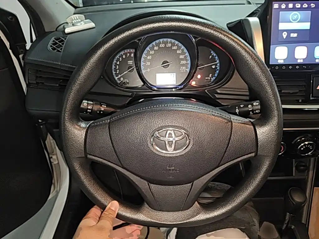Toyota Yaris L 2016 — фото 11