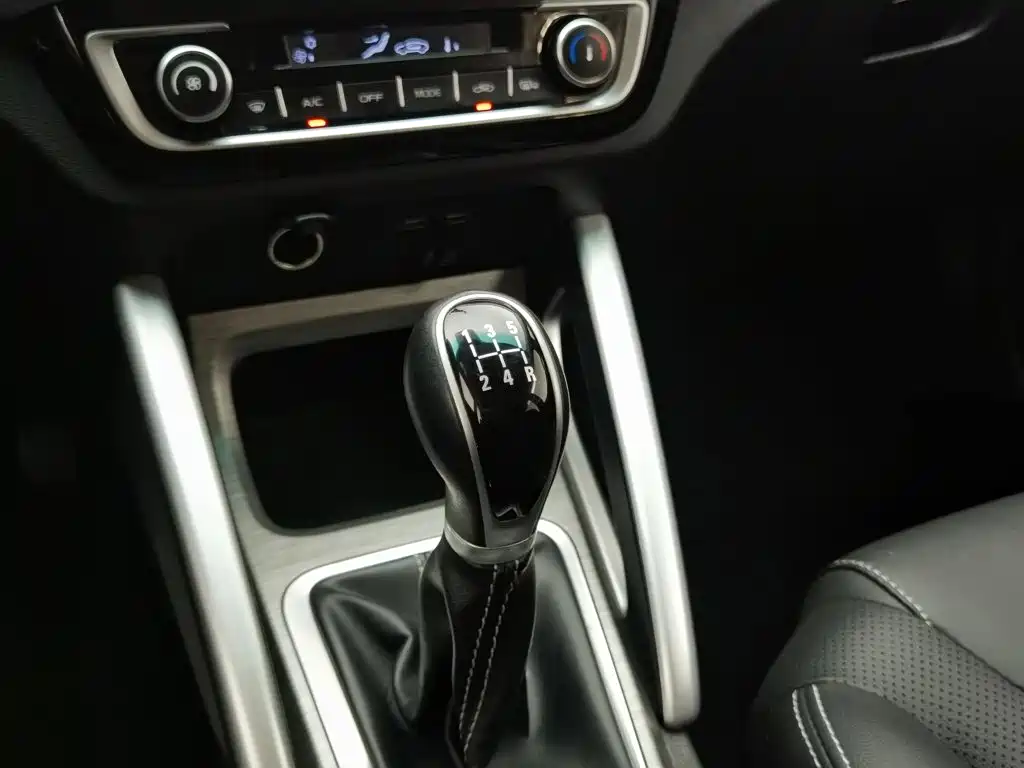 Geely Vision X3 2018 — фото 13