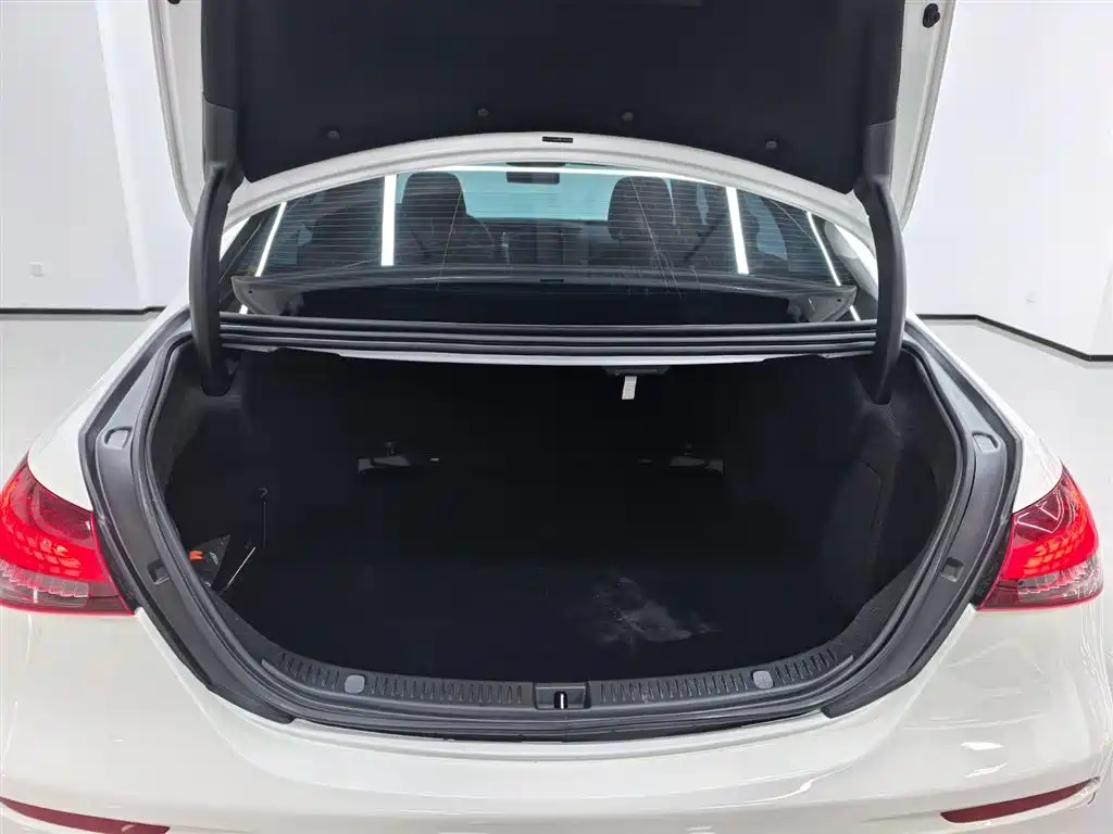 Mercedes-Benz E-Class 2023 — фото 13