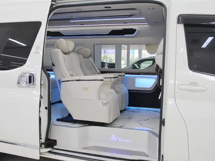 Toyota Hiace 2021 — фото 18