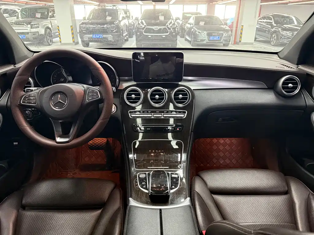 Mercedes-Benz GLC 2018 — фото 12