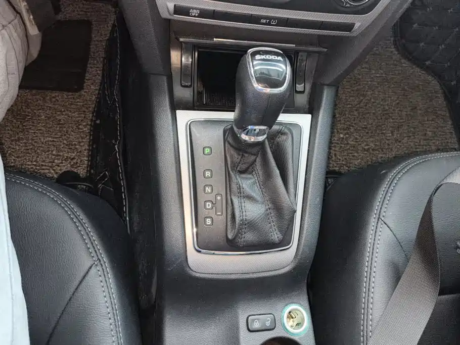 Skoda Octavia 2014 — фото 16