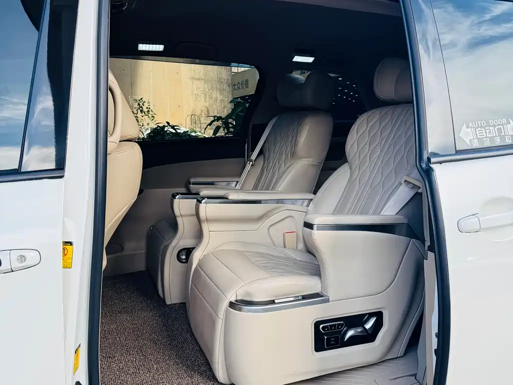 Toyota Previa 2015 — фото 8