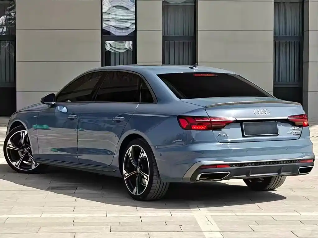 Audi A4L 2022 — фото 9