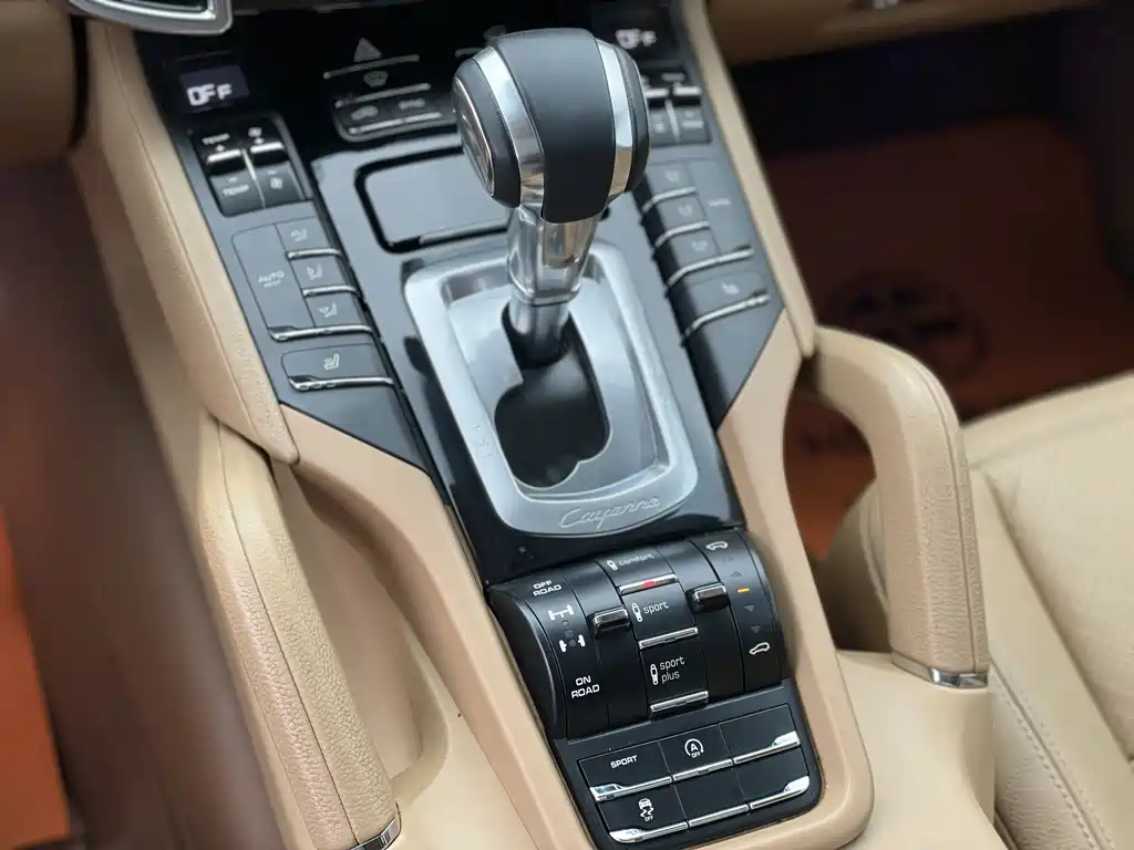 Porsche Cayenne 2016 — фото 16