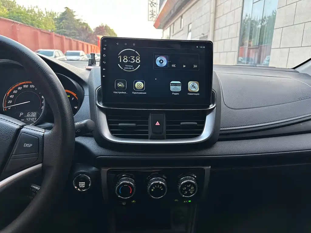 Toyota Yaris L 2022 — фото 11