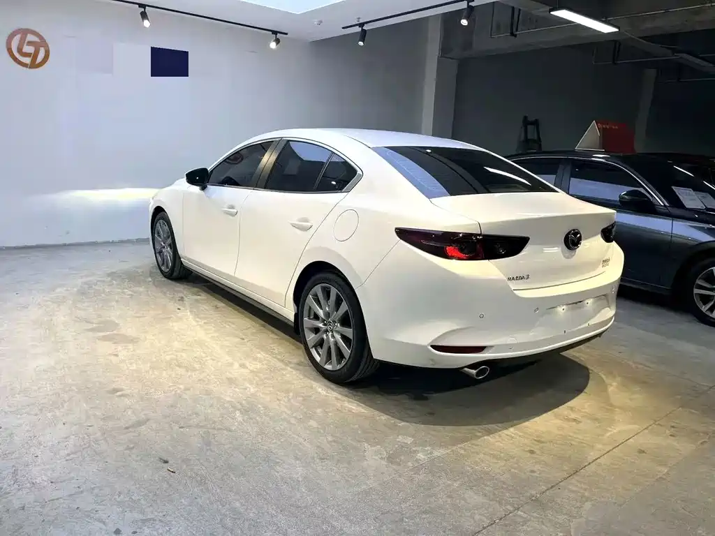 Mazda 3 Axela 2026 — фото 10