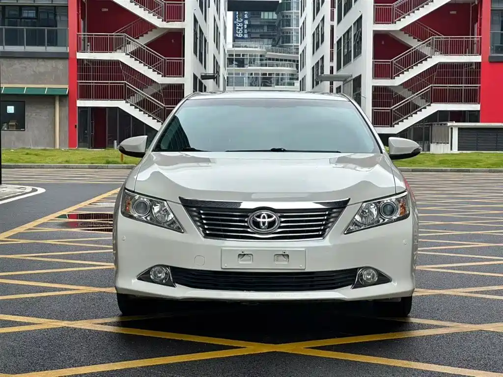 Toyota Camry 2014 — фото 2