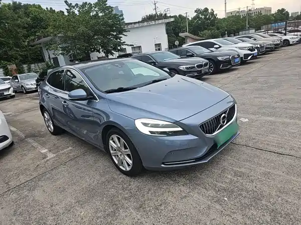 Volvo V40 2018