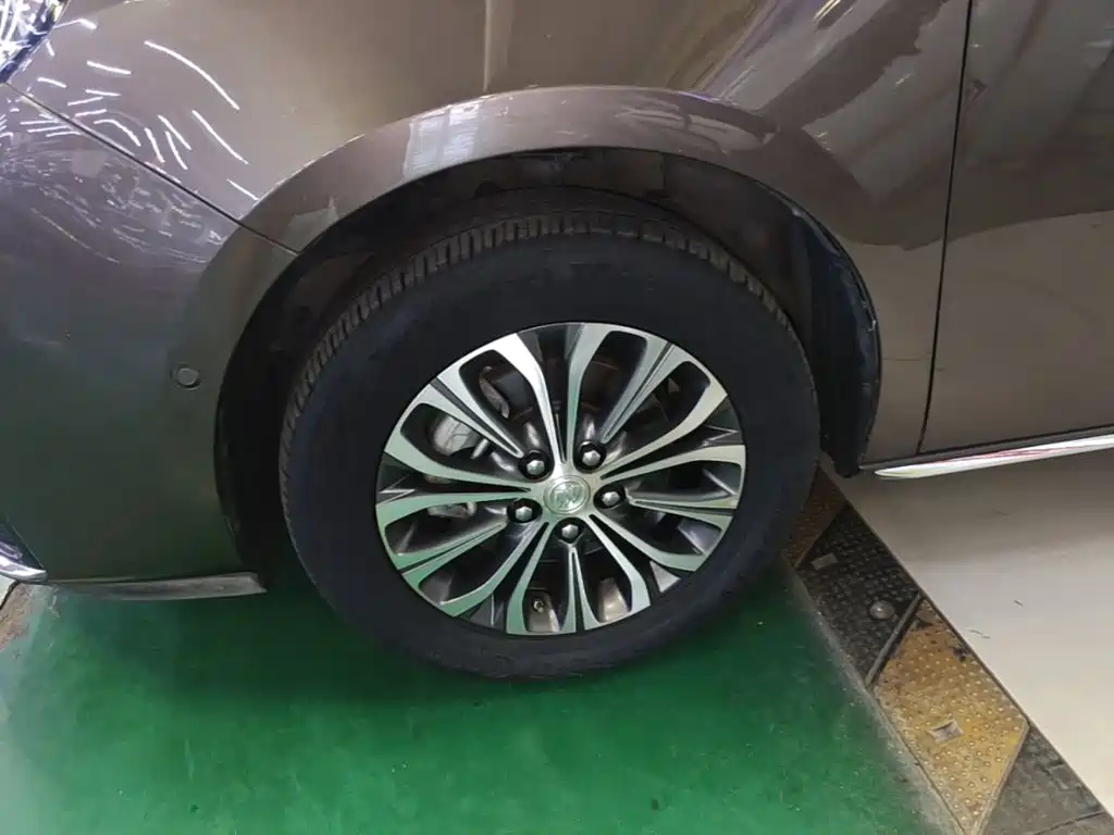 Buick GL8 2023 — фото 23