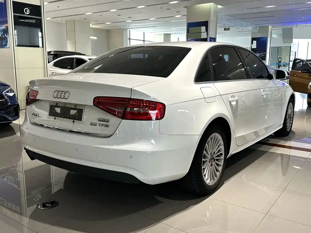 Audi A4L 2015 — фото 4