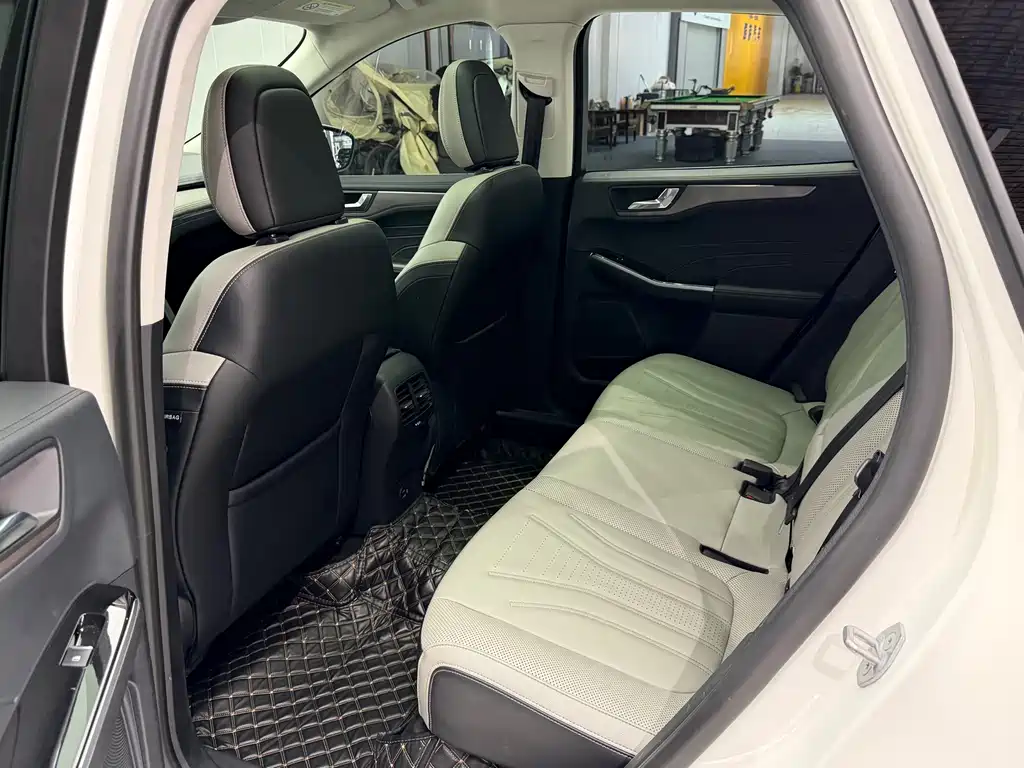 Ford Escape 2020 — фото 15
