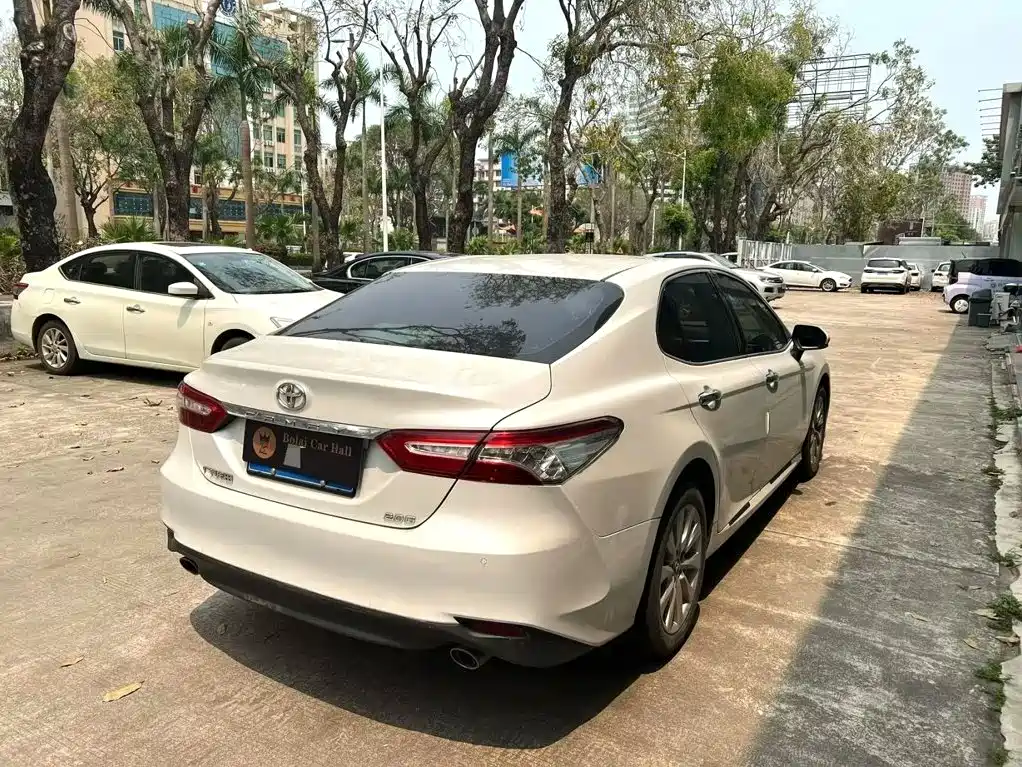 Toyota Camry 2019 — фото 5