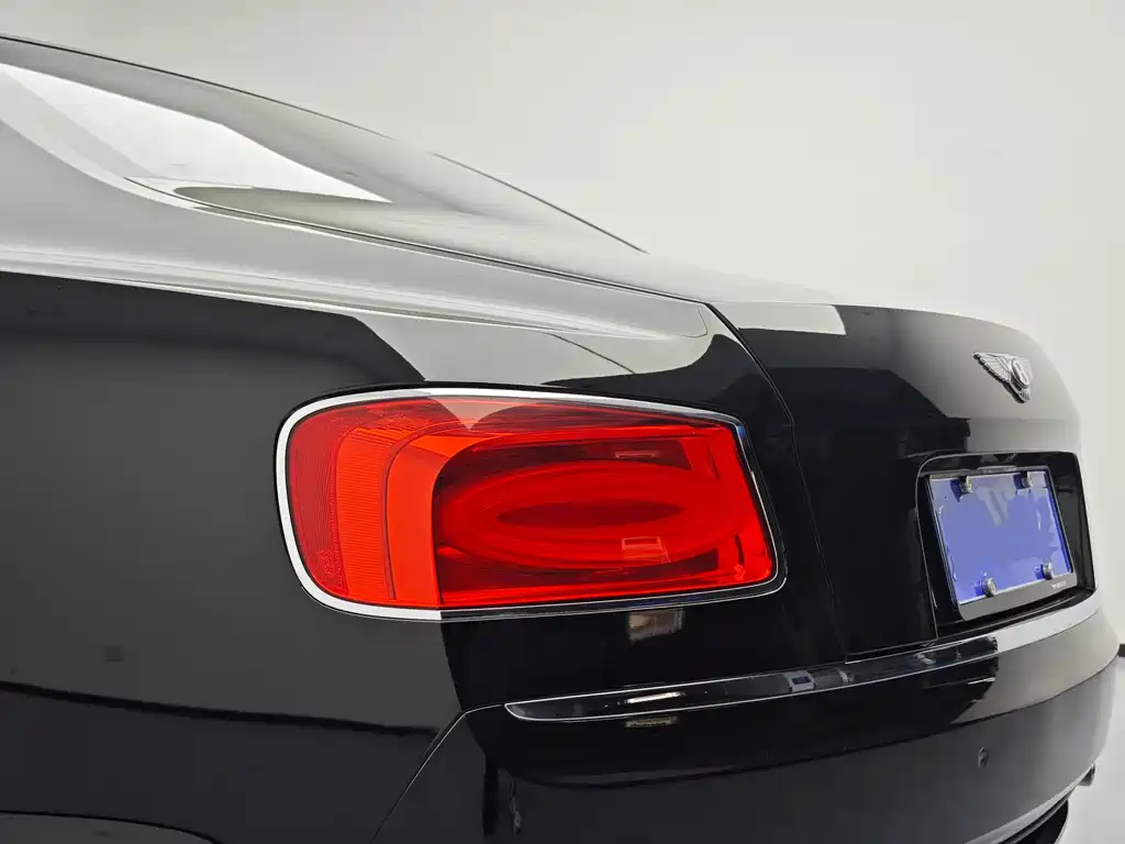 Bentley Flying Spur 2015 — фото 46