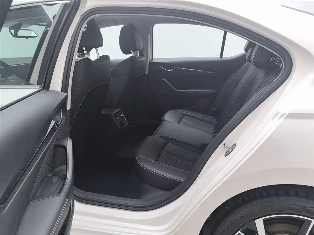Skoda Octavia 2021 — фото 15