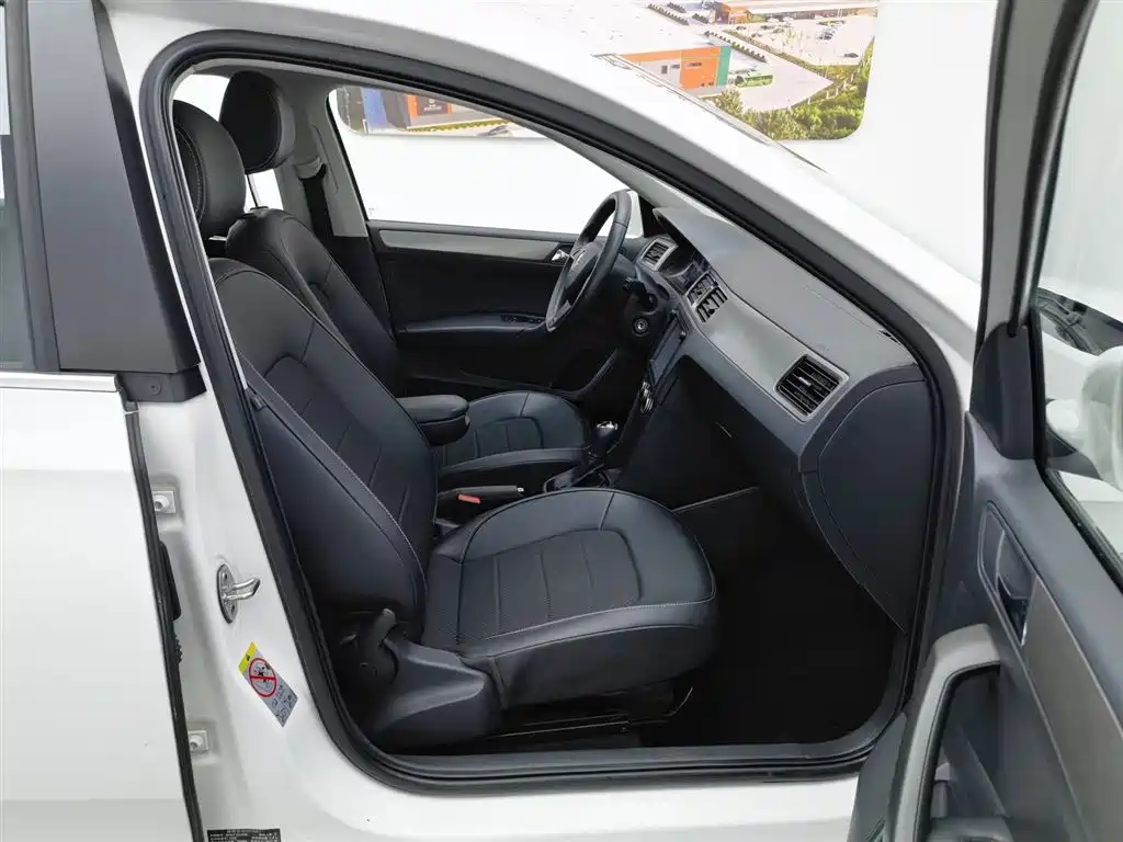 Skoda Rapid Spaceback 2018 — фото 23
