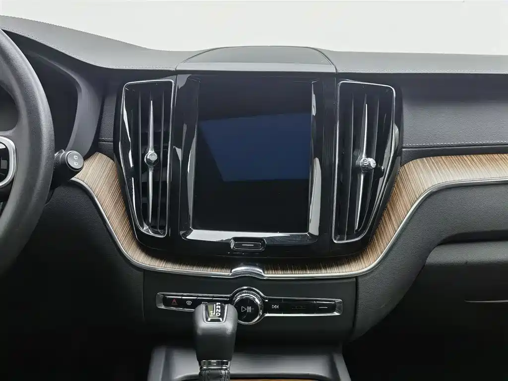 Volvo XC60 2020 — фото 12