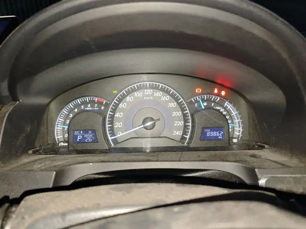 Toyota Camry 2016 — фото 12