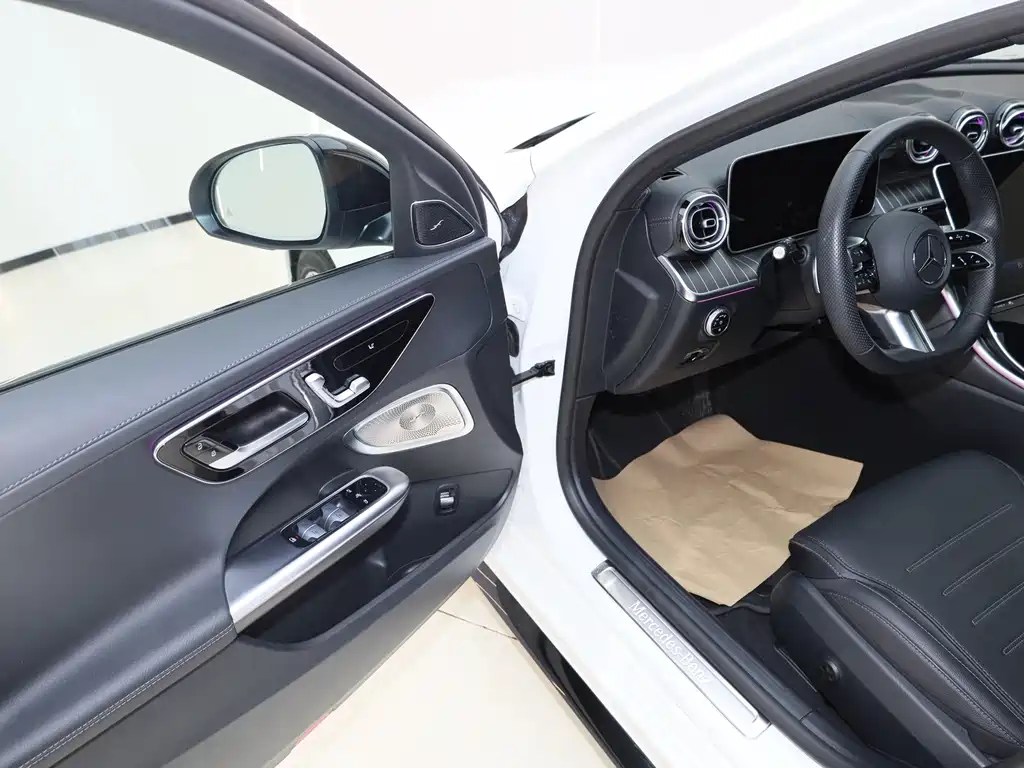 Mercedes-Benz C-Class 2024 — фото 20
