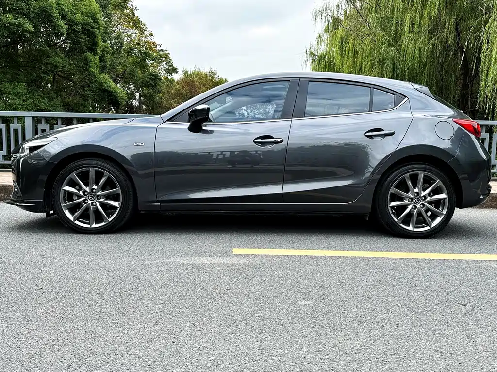 Mazda 3 Axela 2018 — фото 2