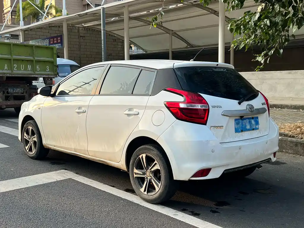 Toyota Yaris L 2020 — фото 7
