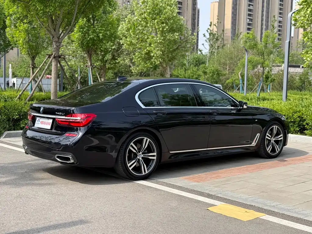 BMW 7 Series 2018 — фото 20