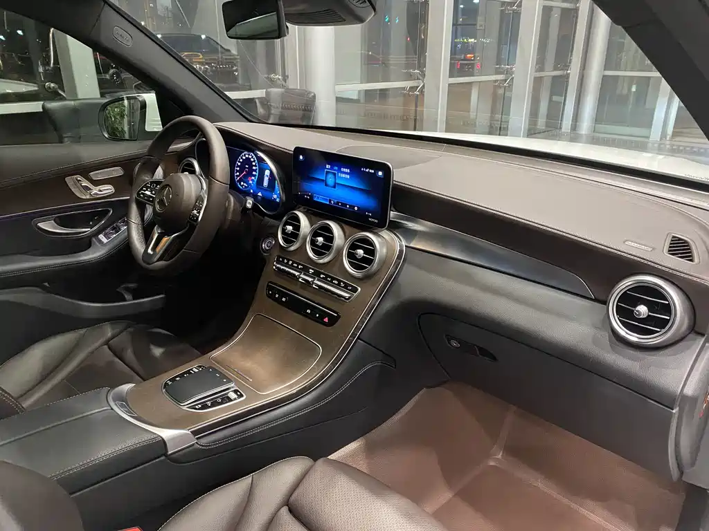 Mercedes-Benz GLC 2020 — фото 13
