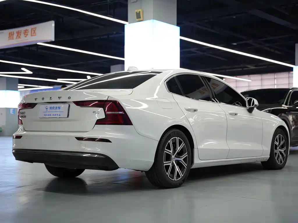 Volvo S60 2023 — фото 22