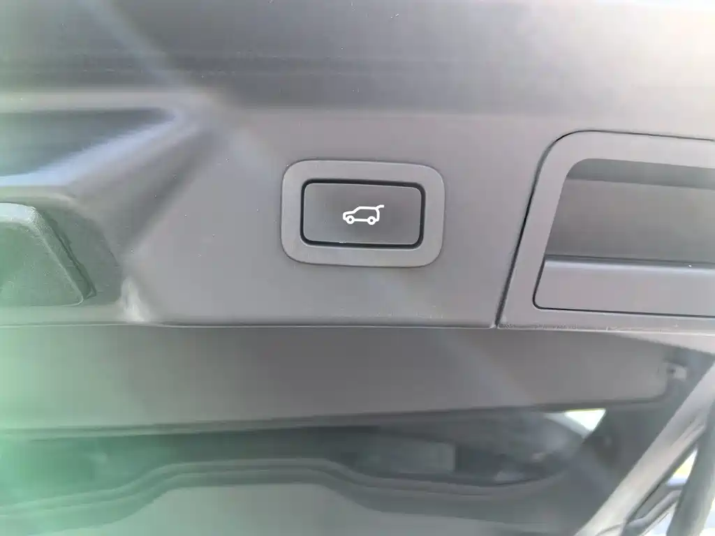 Land Rover Velar 2018 — фото 10