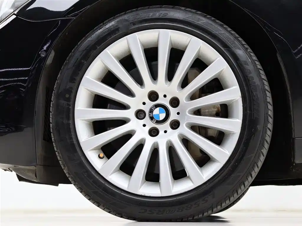 BMW 7 Series 2012 — фото 36