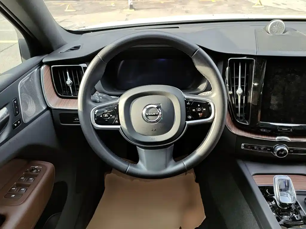 Volvo XC60 Plug-In Hybrid 2024 — фото 17