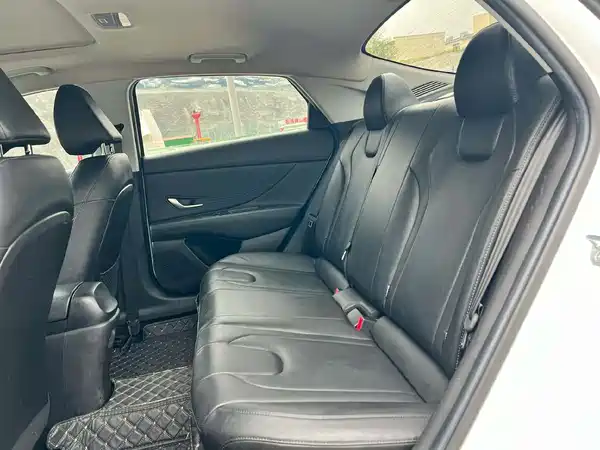 Hyundai Elantra 2021