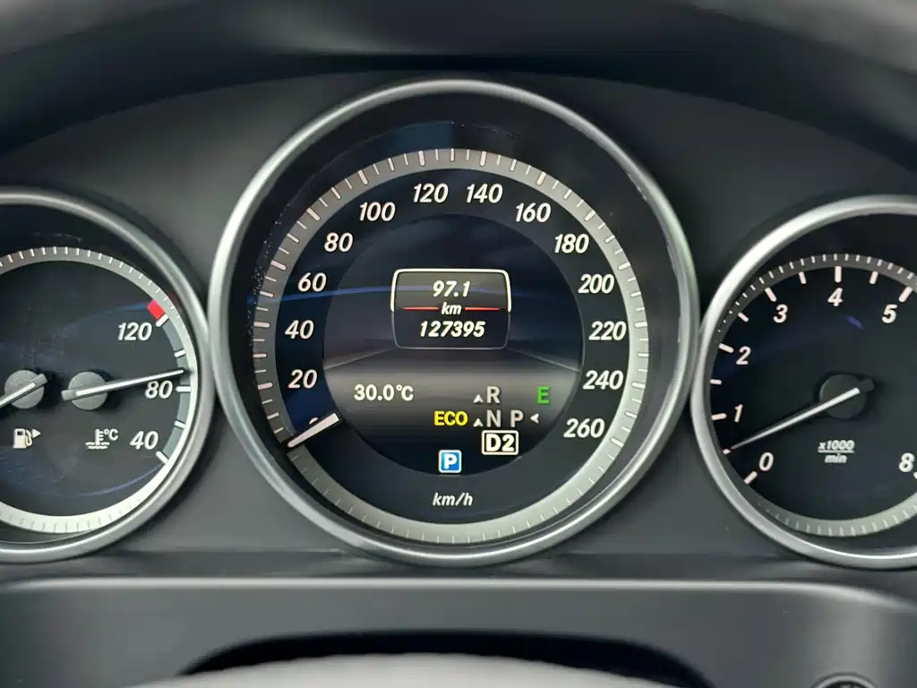 Mercedes-Benz E-Class 2015 — фото 12