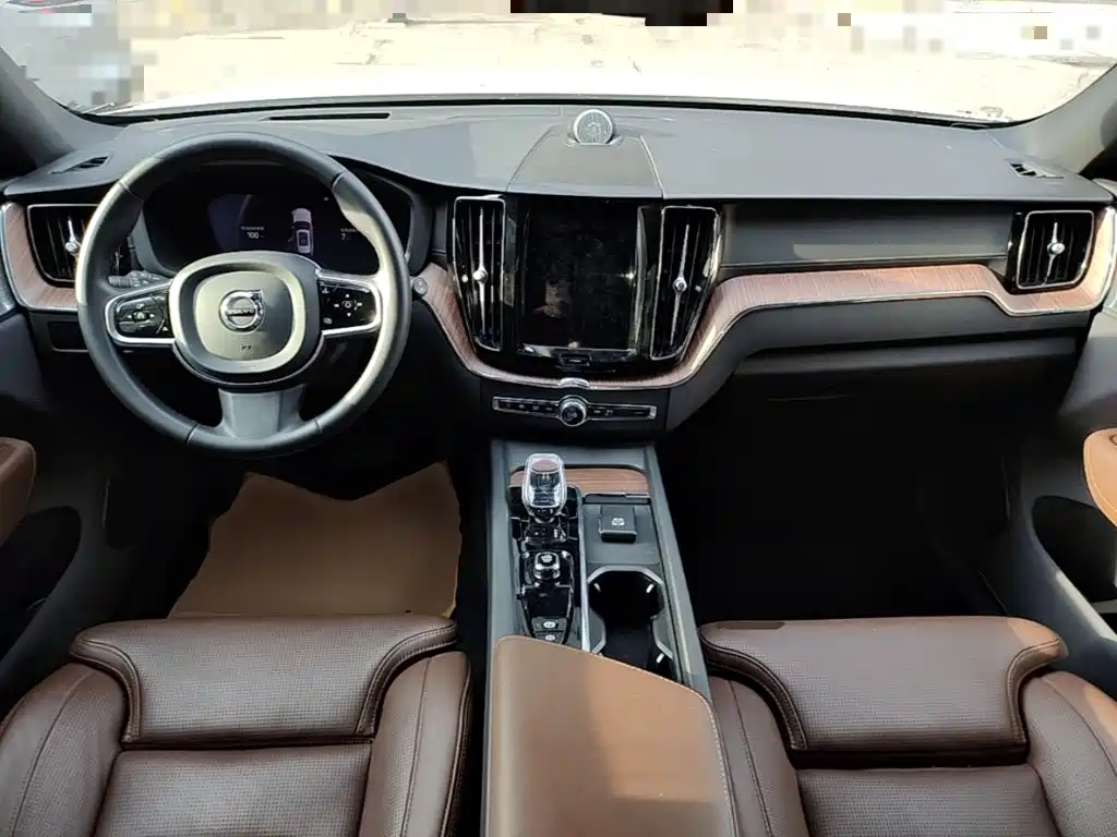Volvo XC60 Plug-In Hybrid 2024 — фото 16