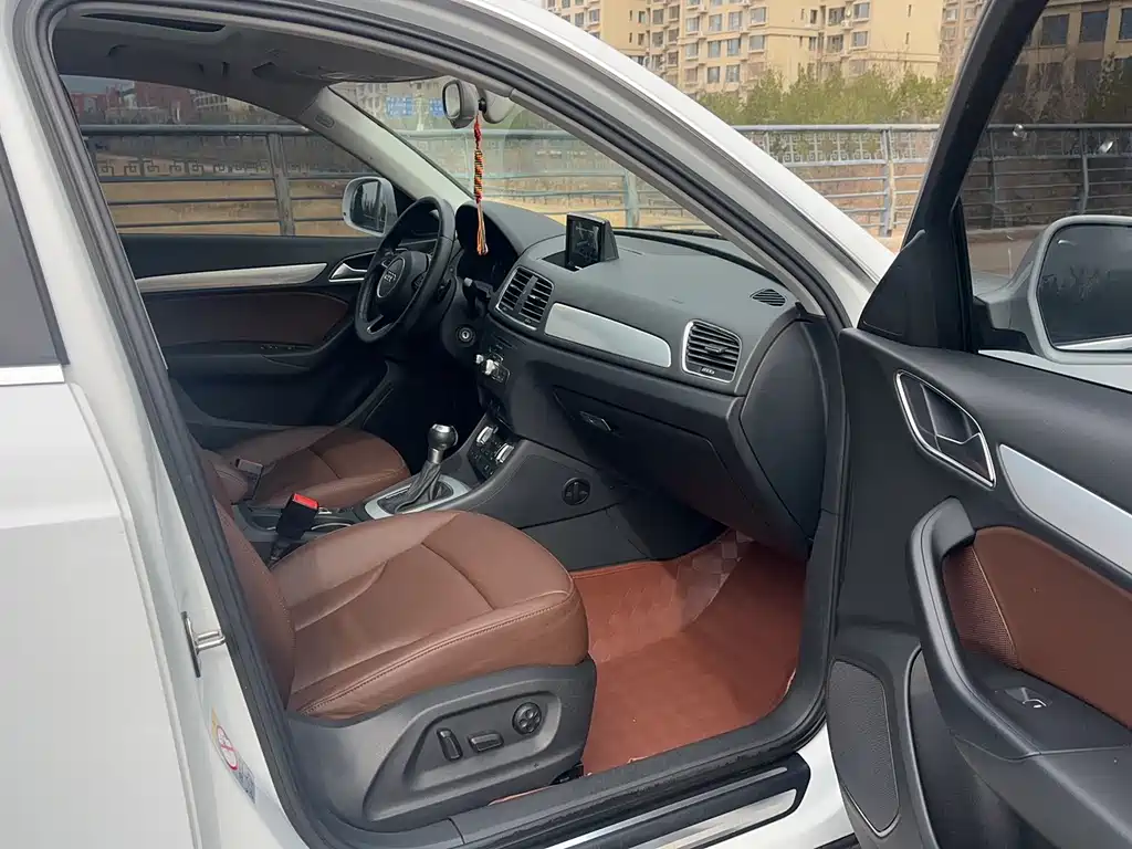 Audi Q3 2015 — фото 25