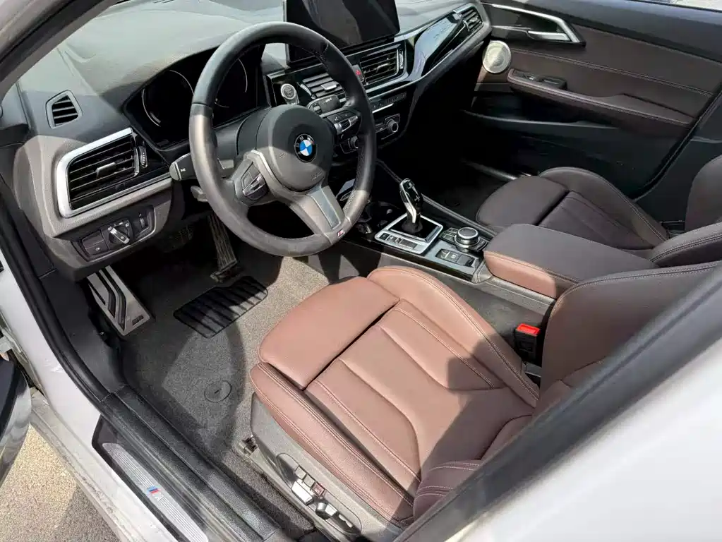 BMW 1 Series 2021 — фото 12
