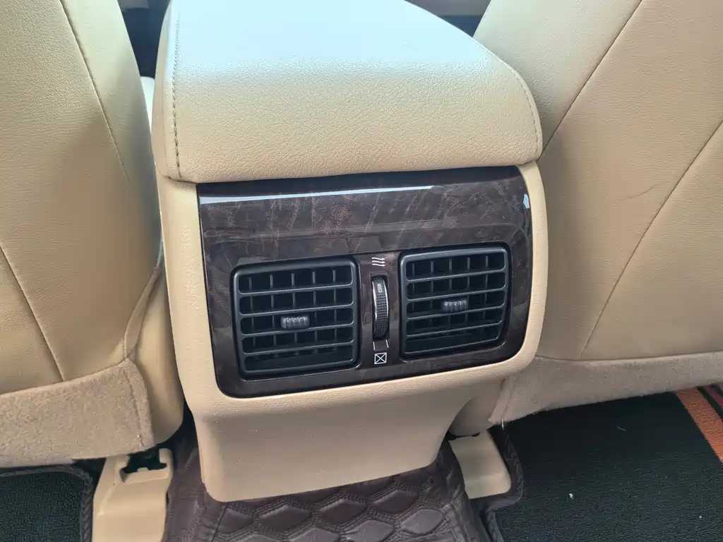 Toyota Camry 2015 — фото 12