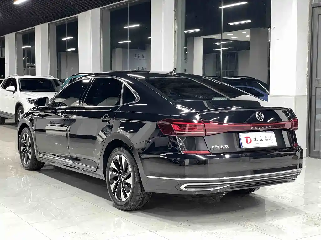 Volkswagen Passat 2023 — фото 4