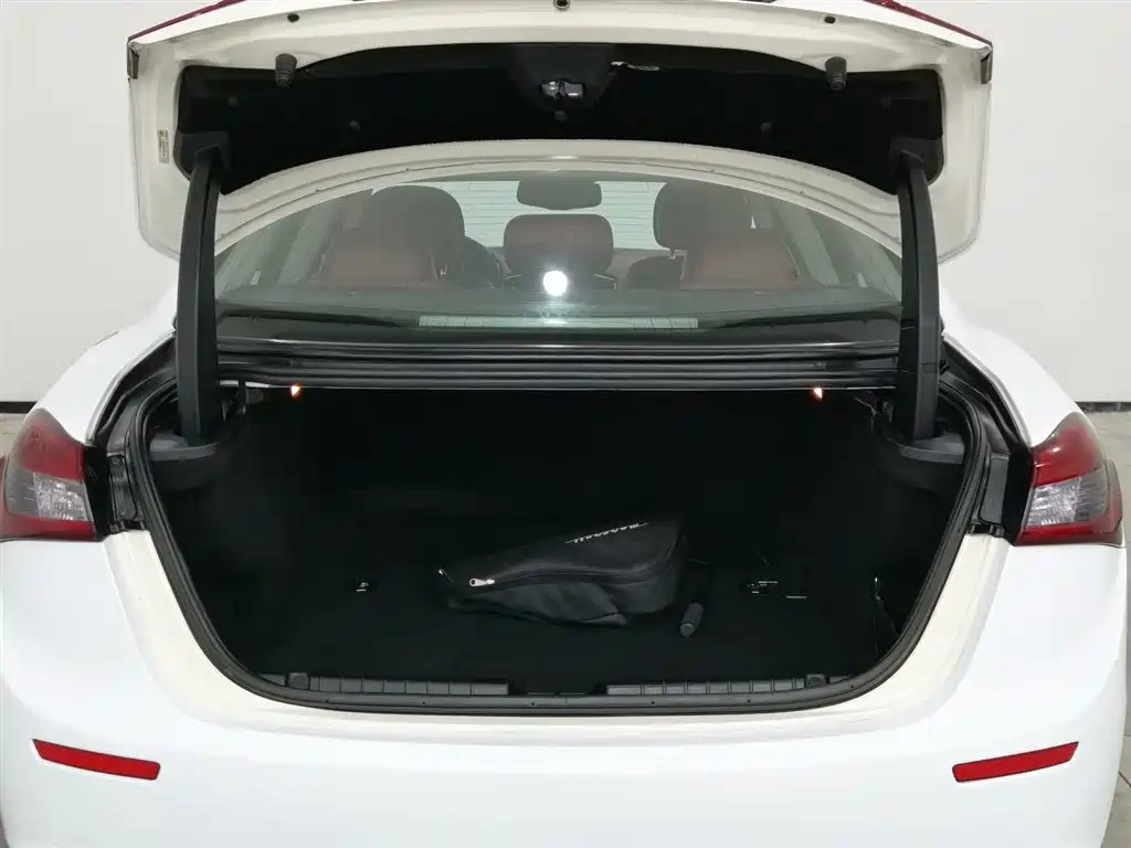 Maserati Ghibli 2015 — фото 16