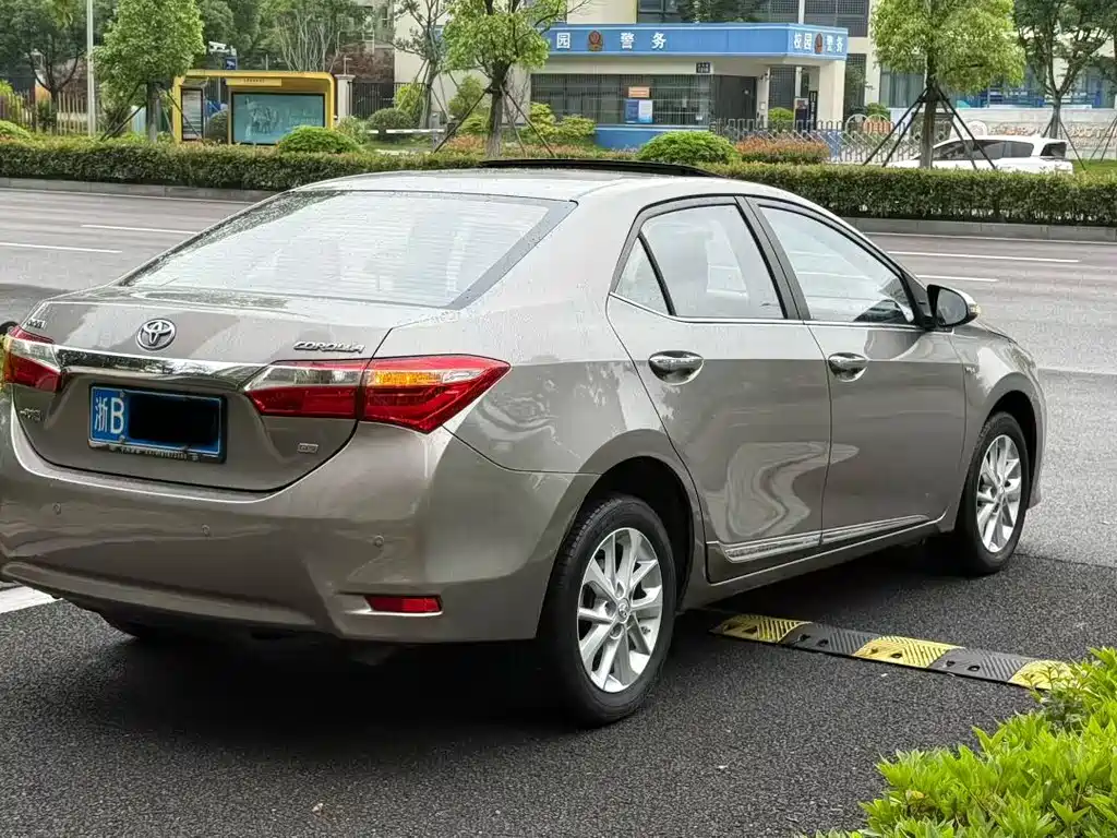 Toyota Corolla 2014 — фото 4
